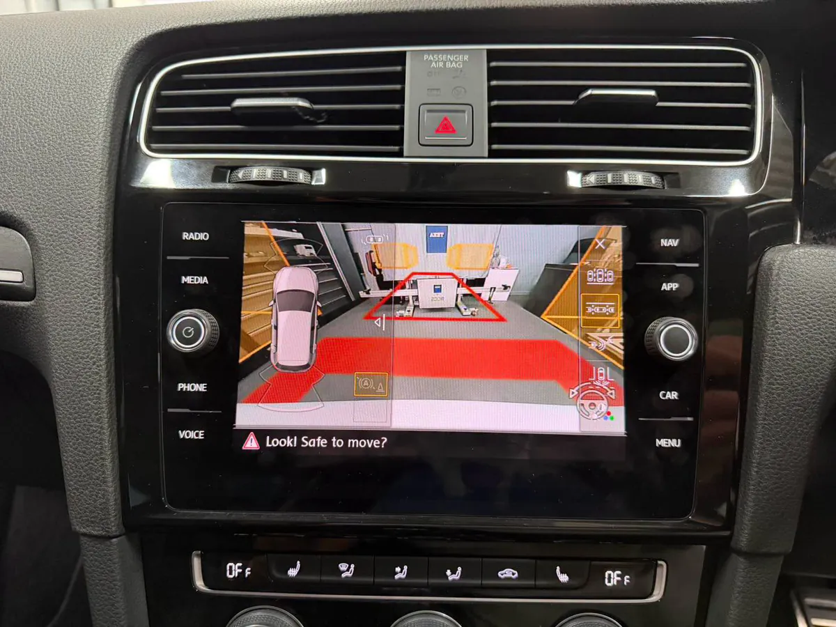 Golf MK7 Highline reverse camera parking view