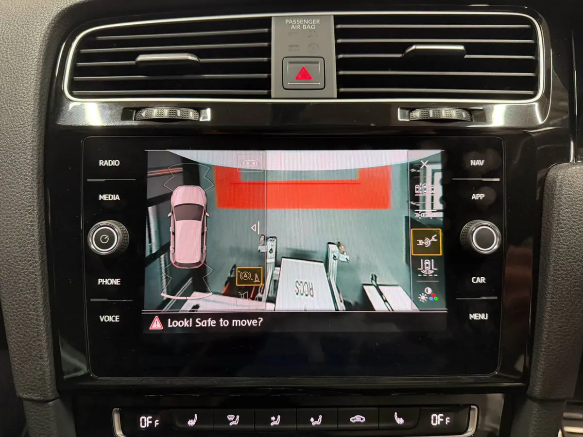 Golf MK7 reverse camera top view display