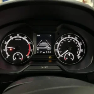 Škoda Octavia instrument cluster showing Lane Assist graphics