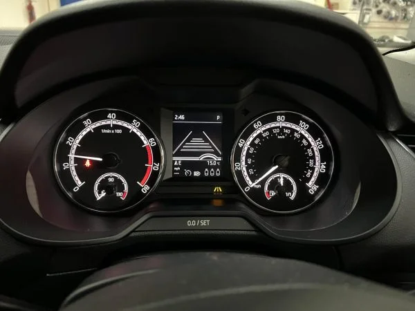Škoda Octavia instrument cluster showing Lane Assist graphics