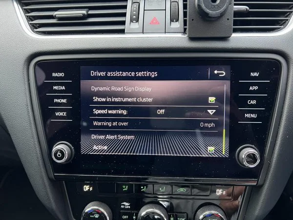 Škoda Octavia infotainment menu with road-sign display