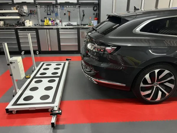 Rear camera calibration equipment behind an Arteon Shooting Brake