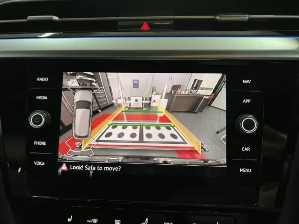 Arteon Shooting Brake rear camera display with guidelines
