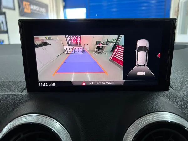 Audi reversing camera integrated into the original display