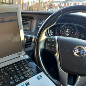 Volvo diagnostics with VIDA connected to the vehicle