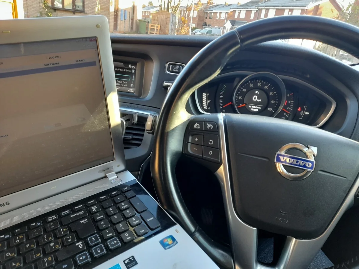 Volvo diagnostics with VIDA connected to the vehicle